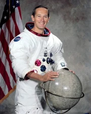 ASTRONAUT CHARLIE DUKE - 8X10 NASA PHOTO (ZZ-908)
