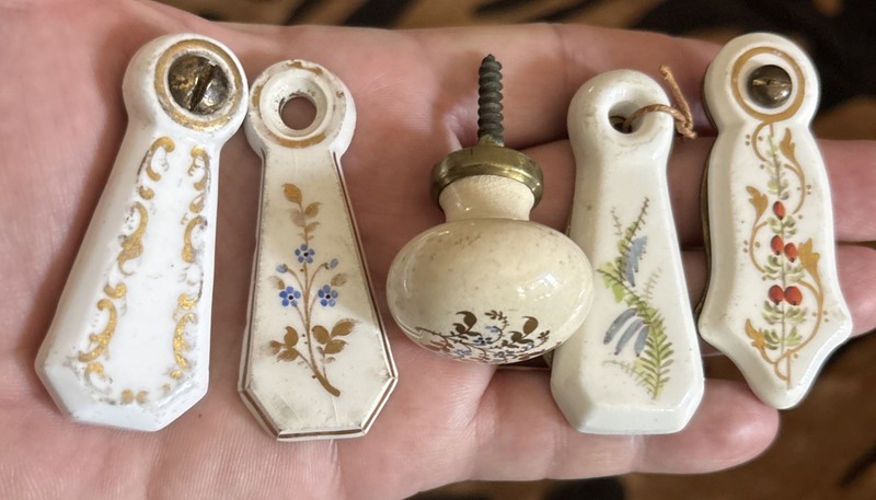 Lot Of 5 pc Antique Victorian 1800s Porcelain Door Keyhole Covers And  1 Knob