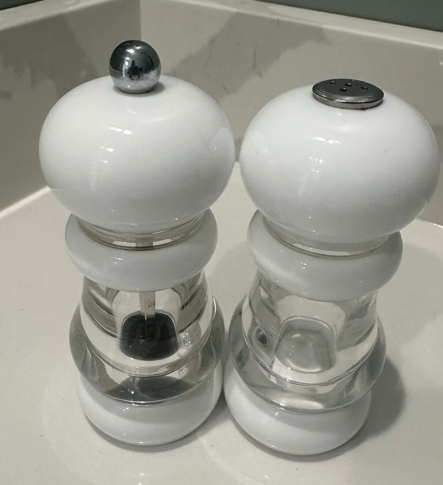 Molinillo de pimienta y salero Olde Thompson transparente lucite y blanco Foto 2 de 4