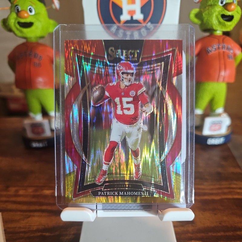 2024 Panini Select Concourse Yellow And Red Prizm Shock #33 Patrick Mahomes II