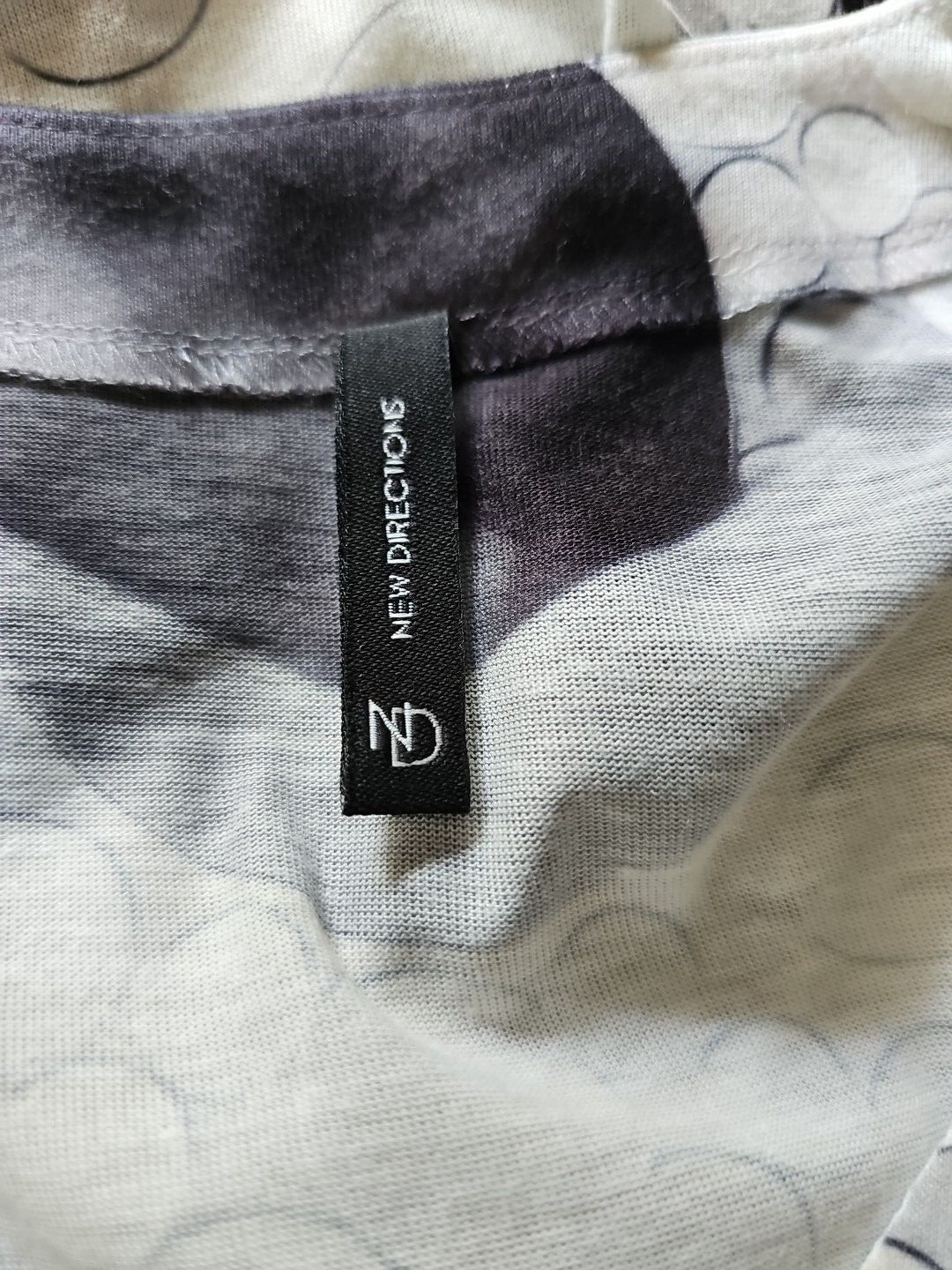 New Direction Sample Product Pullover Top Geometr… - image 11