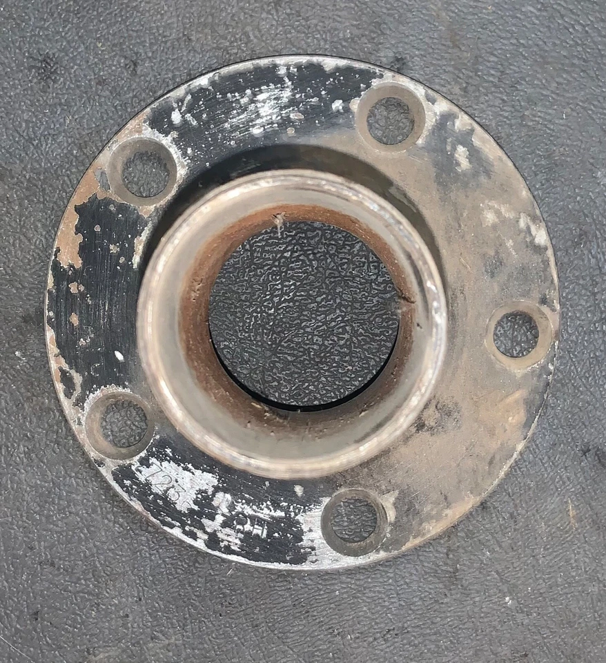 Buje trasero derecho MOWOG ATC7236. Austin Healey 100-4, 100-6, 3000. BN1-BJ8 —MV- 2 Foto 2 de 3