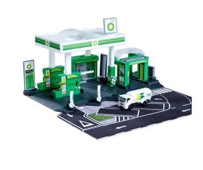 Diorama Tankstelle Petrol Station BP + 1 Tank-LKW 1:64 Majorette Modellauto