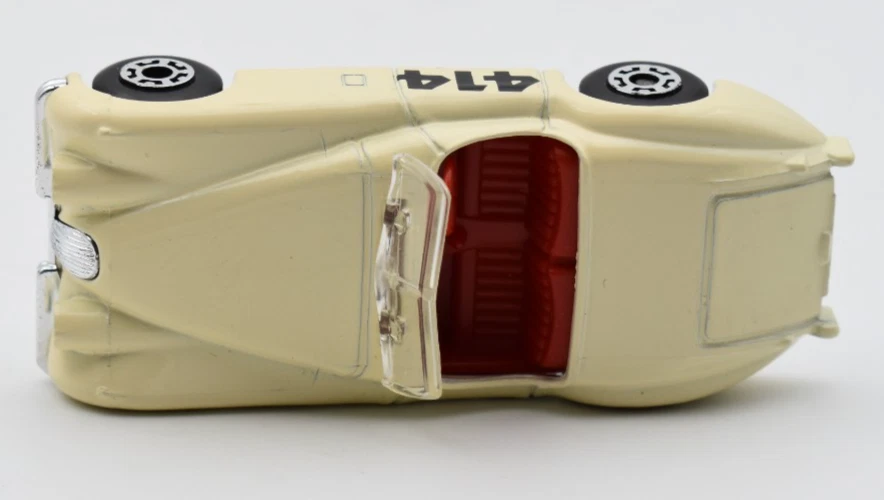 Matchbox Superfast Jaguar XK 120 Cabriolet crema. Made in Macao - Immagine 3 di 4