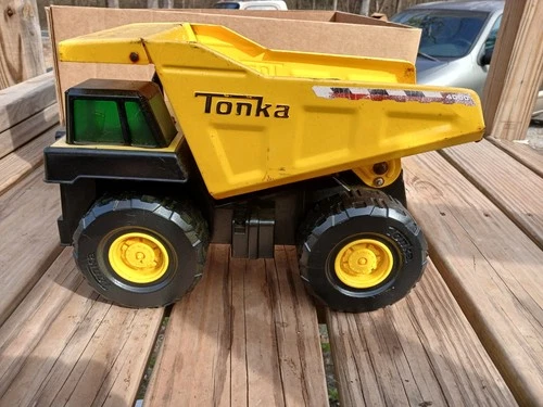 Tonka T.S 4000 Yellow Tipper Dump Truck Toy Hasbro 2009