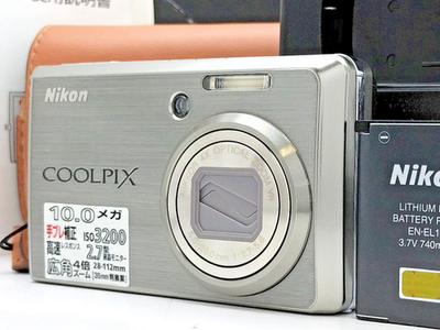 Nikon COOLPIX S600 Silver 10.0MP 4x Zoom Compact Digital Camera w