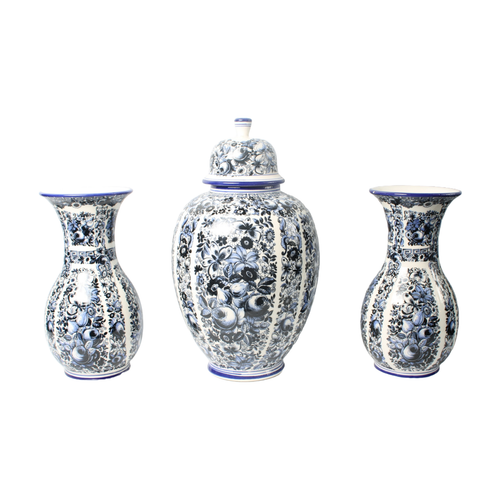 Set of Three Delft Blue Vases with Lidded Vase, Traditional Floral Motifs - Picture 3 of 9