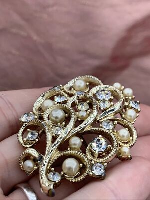 Vintage Star Signed Floral Brooch Rhinestone Gold Tone with