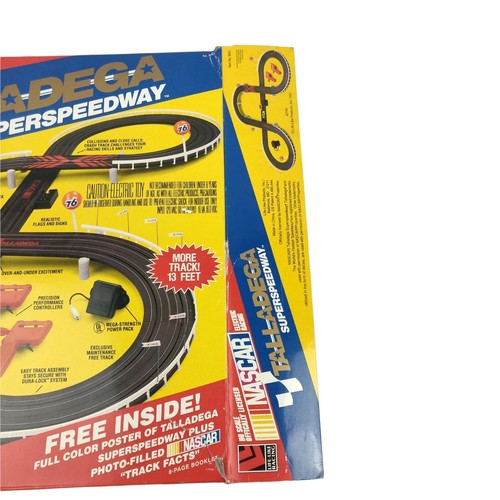 Nascar TALLADEGA SUPERSPEEDWAY Ho Scale Electric Slot Racing 9501 COMPLETE - Picture 4 of 9