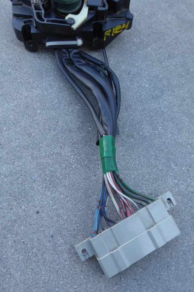 Interruptor de señal de giro limpiaparabrisas Toyota Camry 1983-1985 OEM 84310-32090 Foto 2 de 4