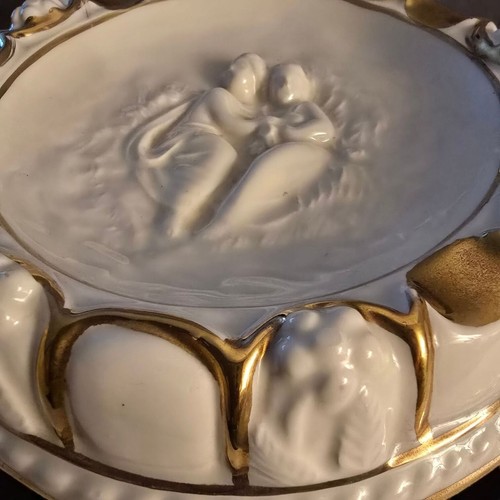 Capodimonte Porcelain Round Dish Embossed Figural Gold Gilded VTG Decor Signed - Picture 4 of 8