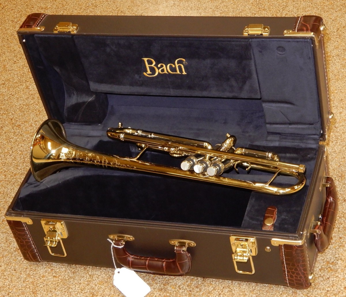 【極美品 メンテナンス済】 BACH AB190 Artisan トランペット Bach Stradivarius AB190 Artisan Lacquer Trumpet New