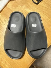 100 Authentic GUC Yeezy slide ONYX size M6 black only worn indoors NO BOX