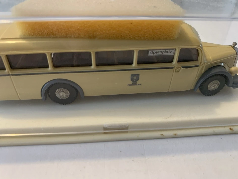 Brekina Model 5040 Mercedes Coach Logo Stast Frankfurt In Plastic Case - Image 3 of 4