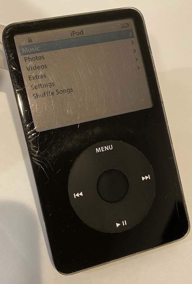 Apple iPod Classic 5th Generation (30 GB) Black - Read Description