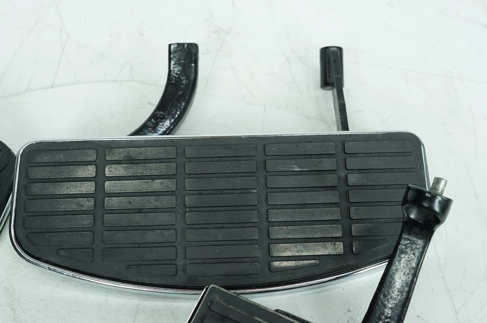 Harley Touring Electra Glide 96 reposapiés izquierdo derecho conductor y paso Foto 3 de 4