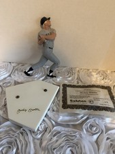 Mickey Mantle Rookie Cards and Memorabilia Buying Guide 58