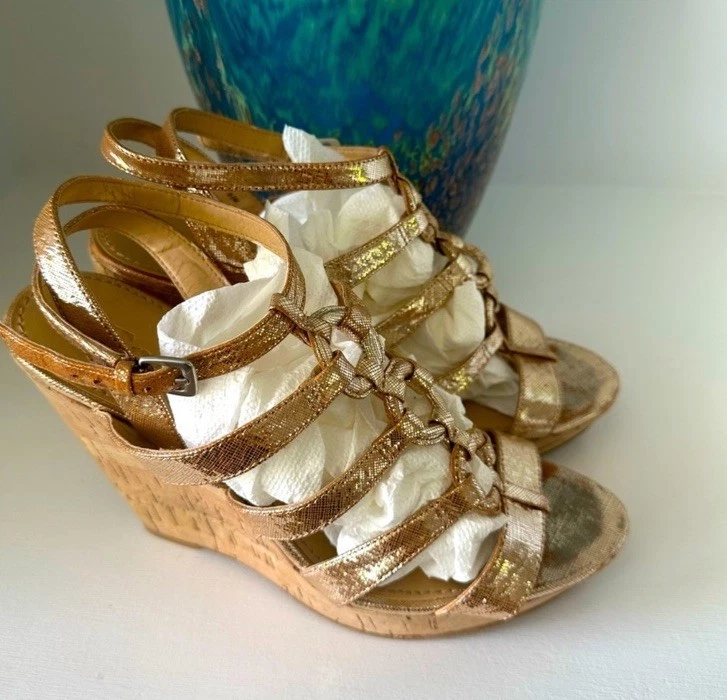 Sandalias de cuña Y2K Enzo Angiolini doradas brillantes gladiador con tiras talla 8,5  Foto 2 de 4