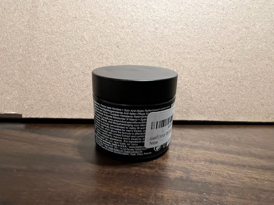 Crema hidratante antiarrugas Kiehl's Age Defender para hombre 2,5 oz/75 ml Foto 2 de 3