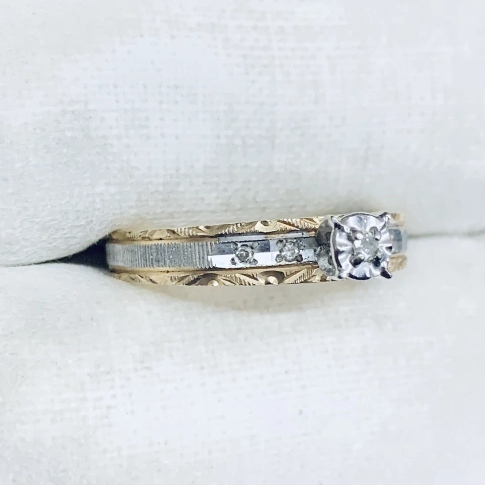 Anillo de compromiso de boda de 2 tonos de oro amarillo de 10 k de 0,05 quilates talla 7,5 Foto 2 de 4