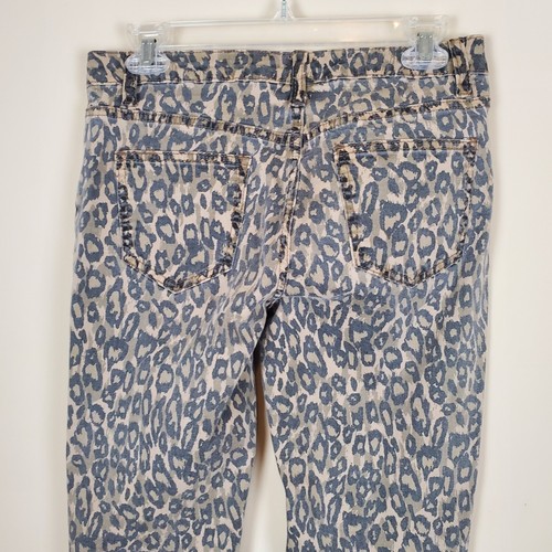 Pantalones con dobladillo crudo estampado leopardo envejecido caballete talla mediana - Imagen 7 de 8
