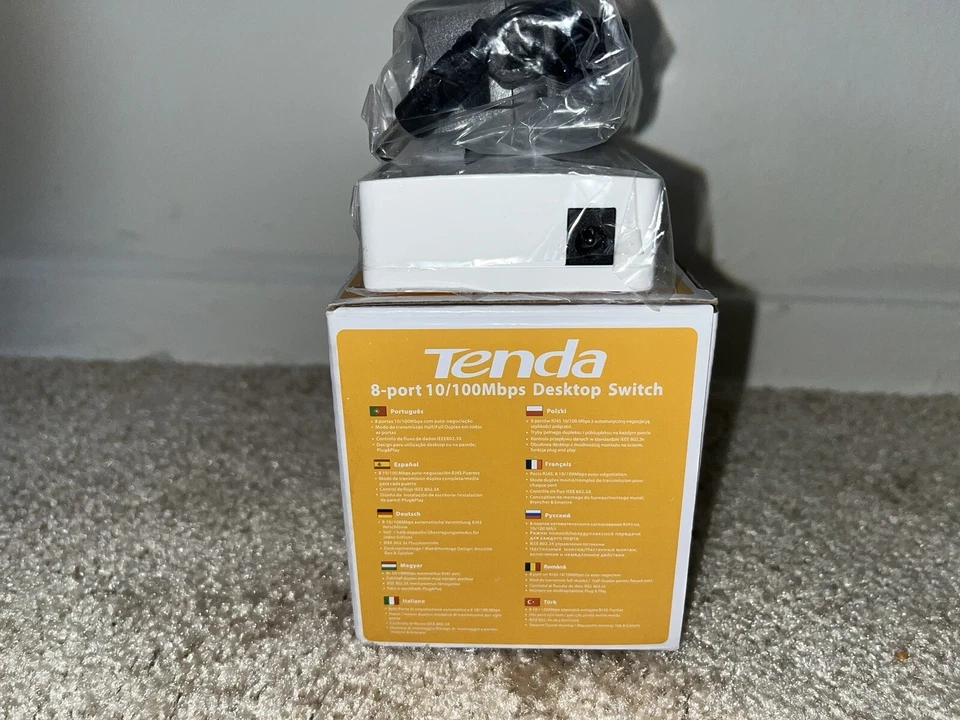 Tenda Model S108 8-port 10/100Mbps Desktop Switch Brand New - Image 2 of 3