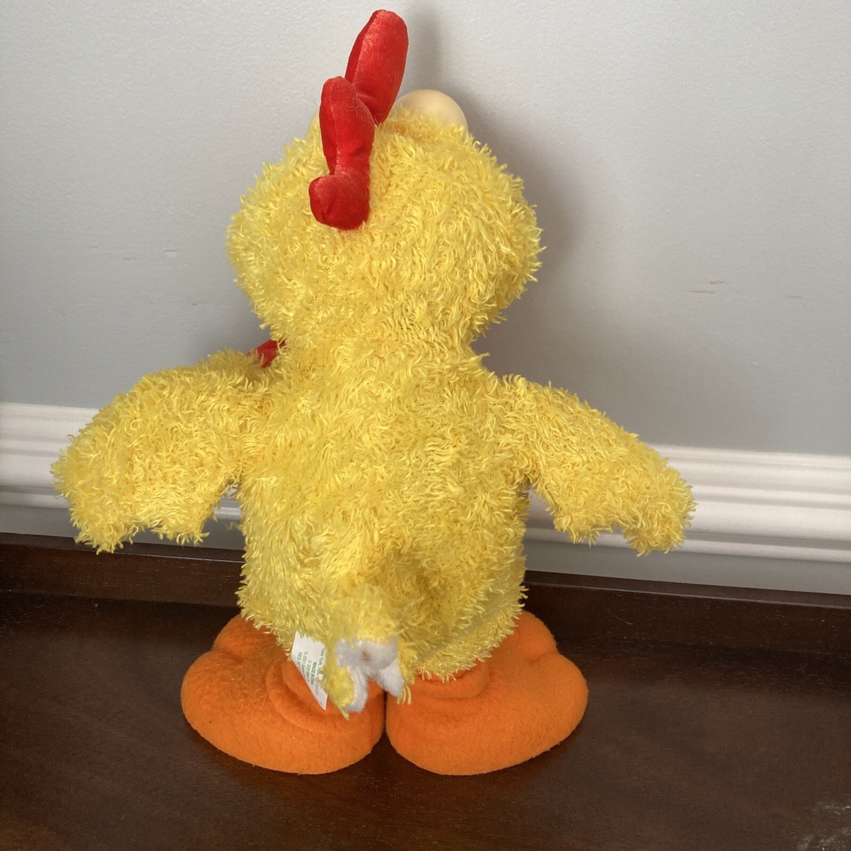 Sesame Street Chicken Dance Elmo 2010 Sings & Flaps His Wings Elmo