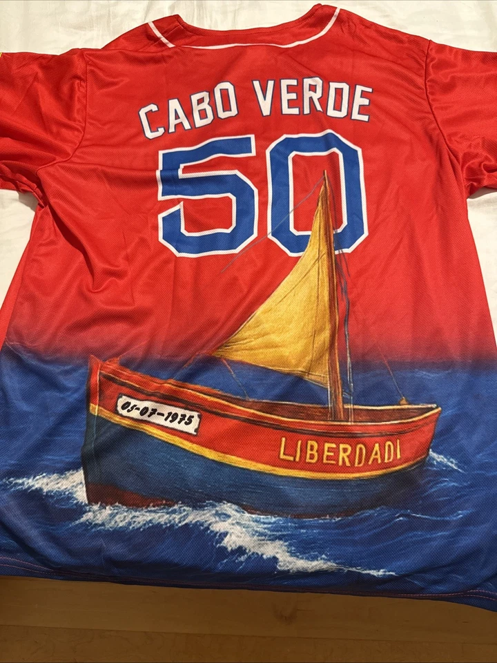 NUEVA Camiseta Mediana Boston Red Sox Cabo Verde 50 Aniversario SGA 8/30/2025 Foto 2 de 2