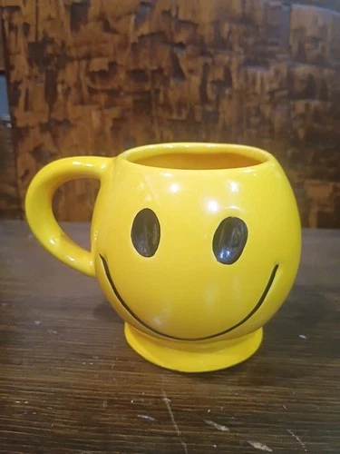 Vintage ~1970's  McCoy Pottery Ceramic Yellow Smiley Happy Face Mug Coffee Cup