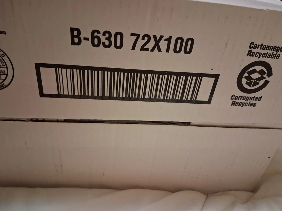 Cinta económica Uline - 2 mil, 3" x 110 yardas. 24 rollos transparentes Foto 4 de 4