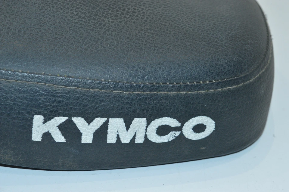 KYMCO AGILITY 50 4T SITZ SITZBANK HINTEN BEIFAHRERSITZ SOZIUS KLAPPBAR LEHNE - Bild 3 von 4