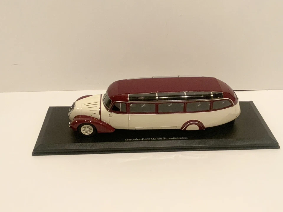 1/43 Autocult Mercedes Benz O.3750 Streamline bus - Image 4 of 4