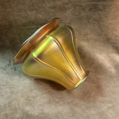Vintage Steuben gold Aurene iridescent art glass rib design light/lamp shade