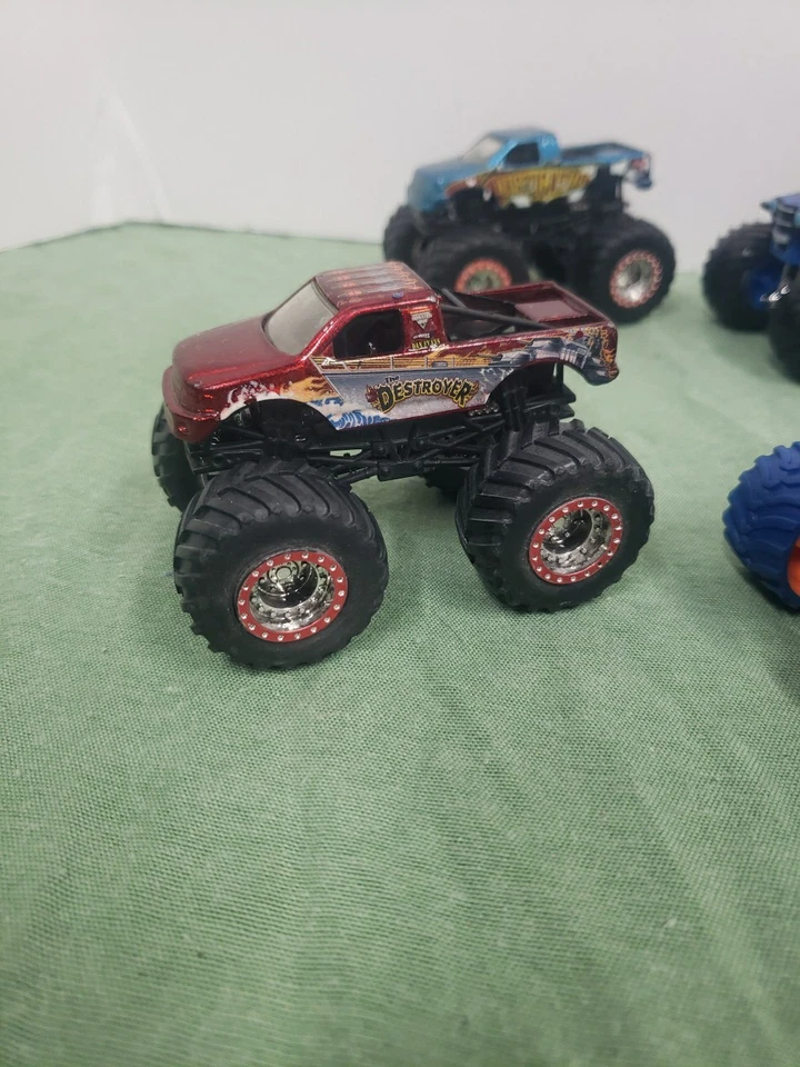 Lote de juguetes Monster Truck de colección 4x4 corredor nocturno tormentor excavadora de tumbas playa CL1 Foto 2 de 4