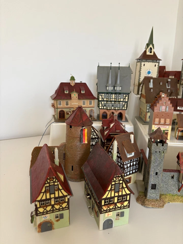 außergewöhnliches Konvolut toller Gebäude und Häuser von Faller Altstadt Spur H0 - Bild 2 von 4