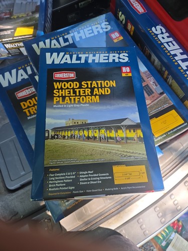 Walthers 3188 Wood Station/Shed/Pltfm