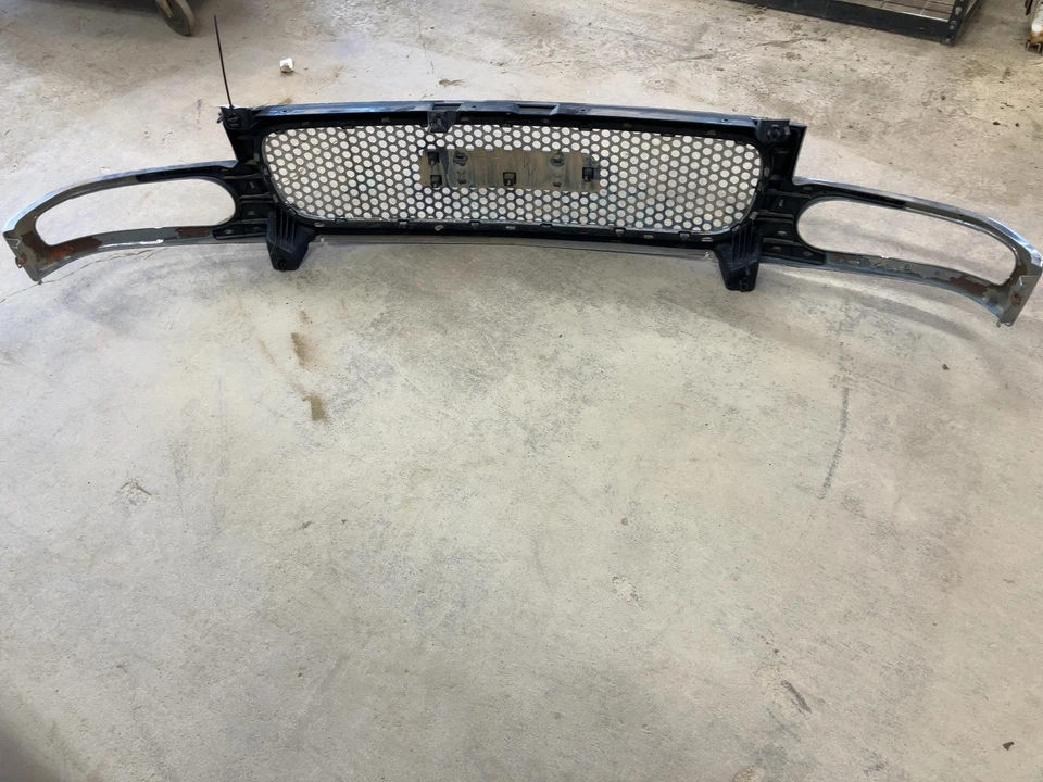 04 SIERRA DENALI Grille Grille - Image 4 of 4
