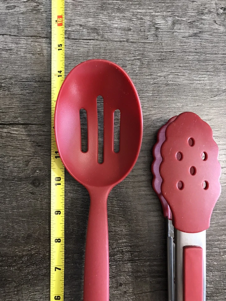 Pinzas y cuchara ranurada KITCHENAID color rojo y acero inoxidable Foto 3 de 4