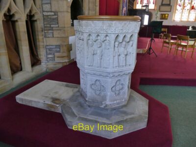 Photo 6x4 St James, Taunton: font Taunton/ST2324 The elaborate stone fon c2021