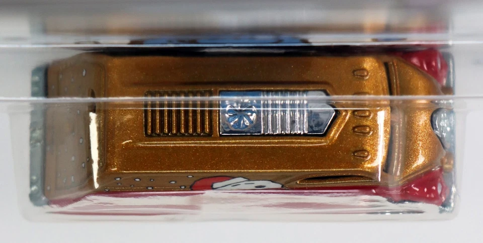 Hot Wheels Deco Delivery Snoopy Peanuts Pop Culture Series - DWH11 NRFP Dorado/Rojo Foto 3 de 4