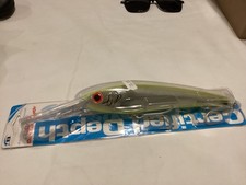 New in the Package Bomber CD30 Certified Depth Saltwater Fishing Lure silver/cha