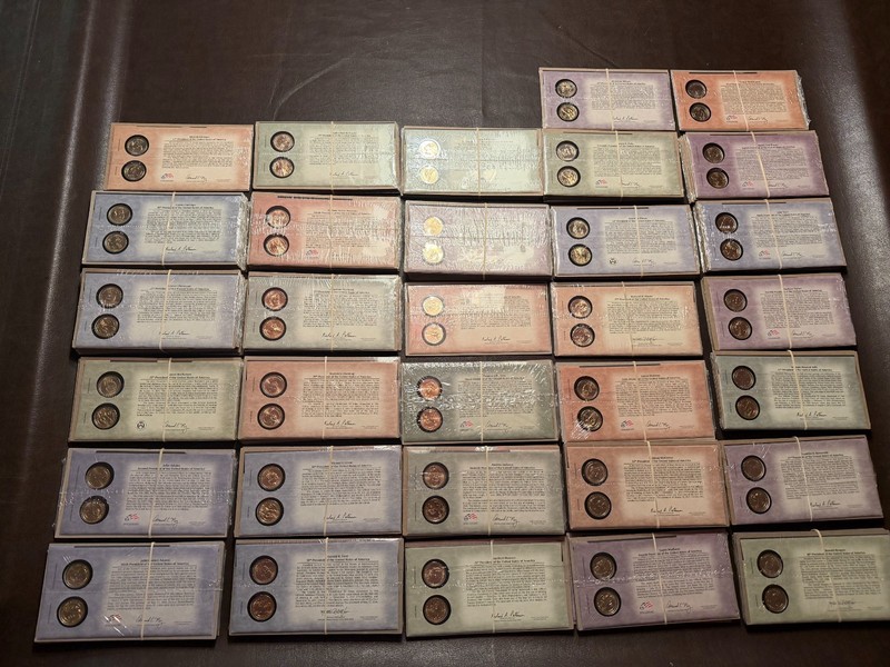 Presidential $1 Coin Covers First Day of Mintage Lot of 156 2-coin sets