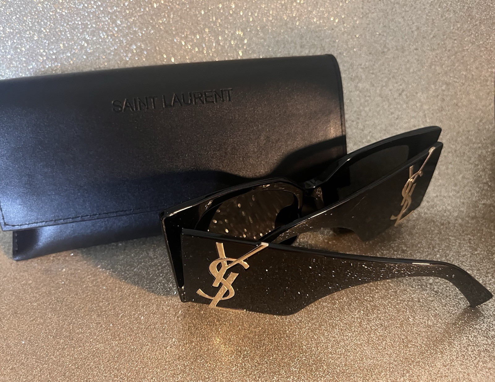 Occhiali da sole Saint Laurent logo YSL nero con custodia