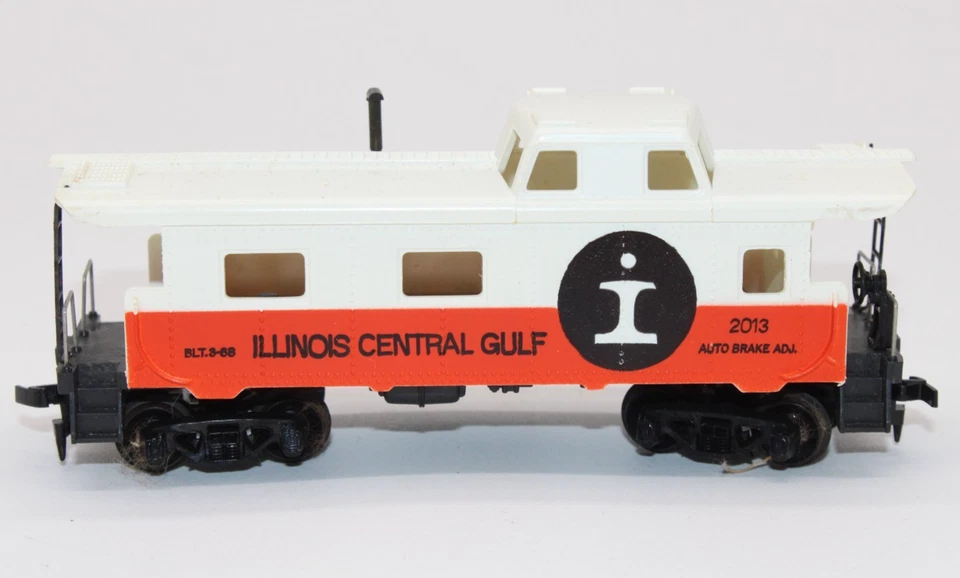 VTG TYCO HO scale ILLINOIS CENTRAL GULF CABOOSE w/ Box - Image 2 of 4