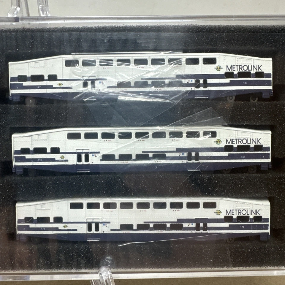 Z scale American Z Line AZL 7003F F59PHI 866 & Bombardier Cars Metrolink Set - Изображение 3 из 4