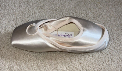 Russian Pointe Shoes - Almaz  C27 ALd40W6V2FM - Brand New in Box