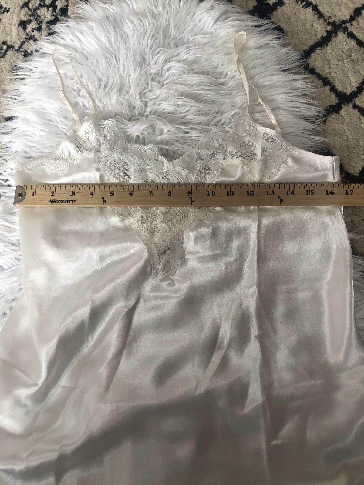 UNDERCOVER Piccolo abito vintage Victoria's Secret slip raso pizzo da notte avorio regolabile. Y