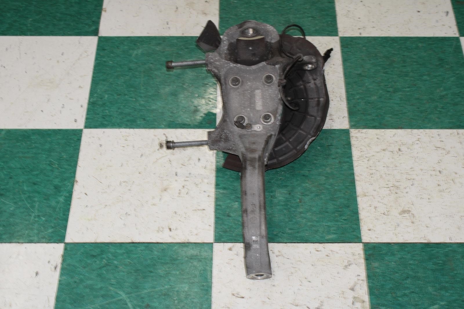 Maserati Ghibli 2014-2017 Front Left Steering wheel hub