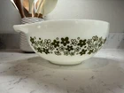 VTG Pyrex 443 Mixing Bowl - Spring Blossom Crazy Daisy 2.5 Quart White & Green