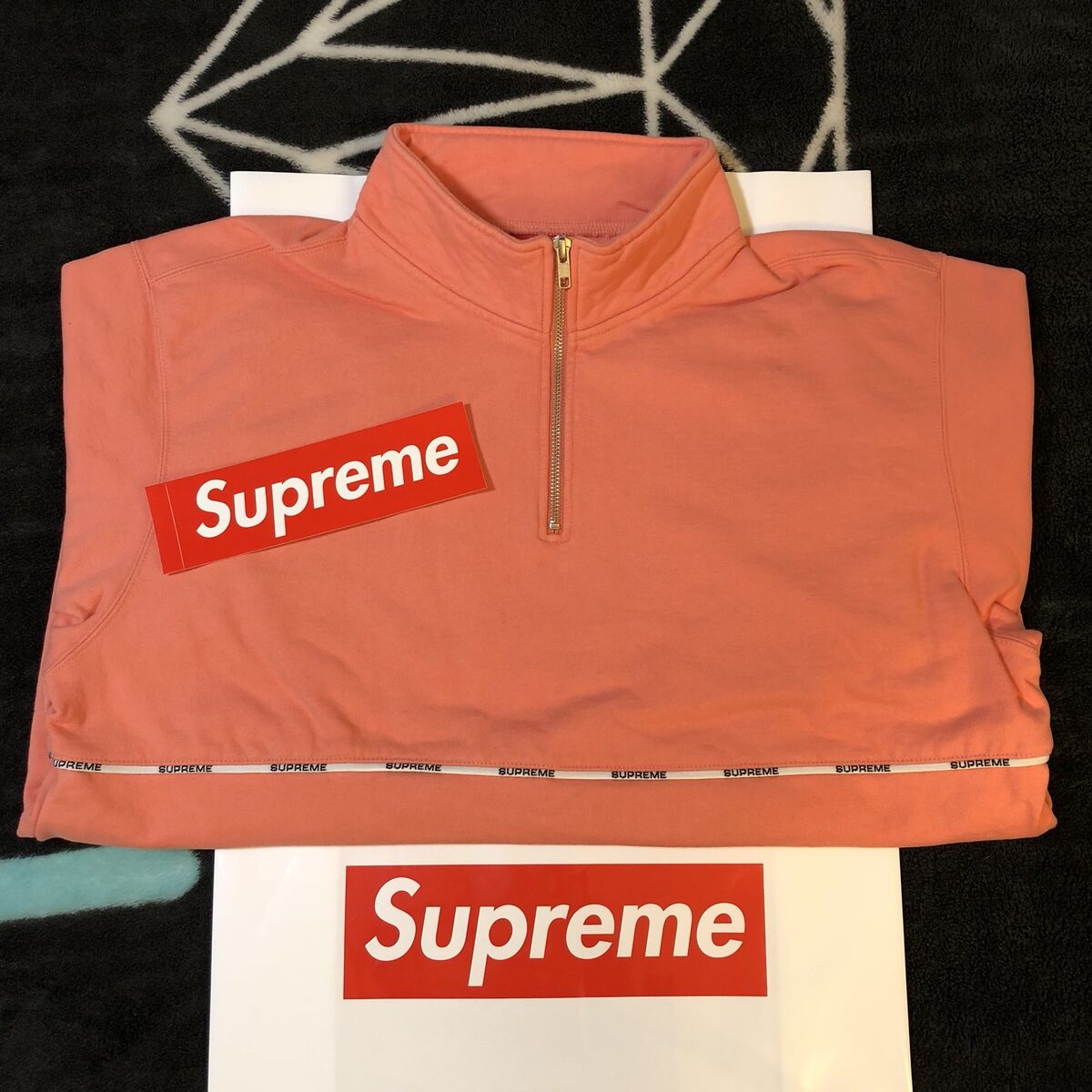 SUPREME LOGO PIPING HALF ZIP SWEATSHIRT (CORAL) (XL) SS18 SUPREME LOGO PIPING HALF ZIP SWEATSHIRT (CORAL) (XL) SS18